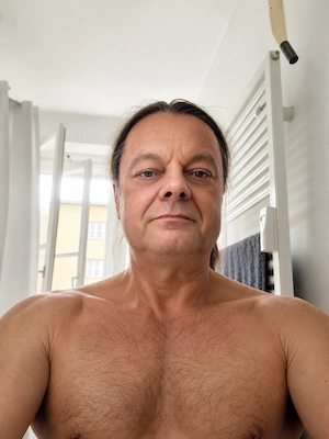 Ich (58) Mann aus Berlin, gut gebaut, suche Frau die auf diskrete Sextreffen steht