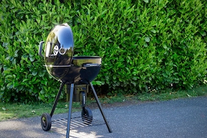 JETZT AUF LAGER   SNS Kettle Black Edition 57 cm Holzkohlegrill Der SNS Kettle Black Edition (57 cm)