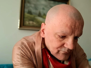 Such den stattlichen Daddy in Anzug und Leder...