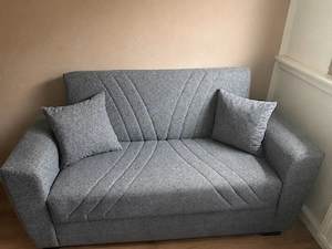 Graues 2-Sitzer Sofa Couch   modern, bequem und gepflegt