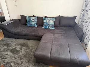 Moderne Eckcouch in Graphit mit Kissen, sehr bequem