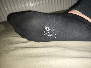Suche jemanden der meine Füße leckt!