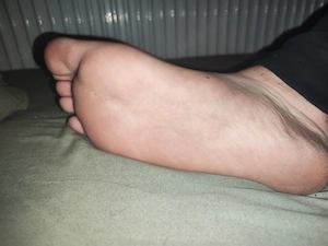 Suche jemanden der meine Füße leckt! Bild 2