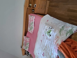 Doppelbett mit Nachttischen