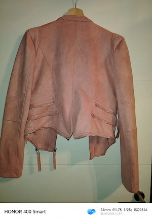 Schöne Damenjacke in einem eleganten Rosa- Altrosé-Ton.