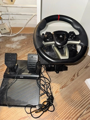 Hori Rennlenkrad mit Pedalen für Sony PlayStation 4, USB verkabelt, Schwarz