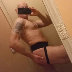 Bi - M. in Jockstrap oder Ouvert Strumpfhose besucht dich!