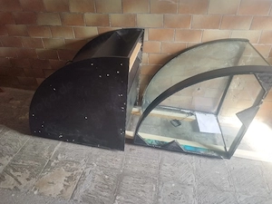 Eckaquarium mit Unterschrank und Pumpe 