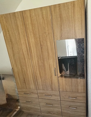 Kleiderschrank zu verkaufen
