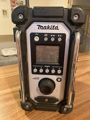 Makita Werkzeug-Set mit Akkus, Ladegerät und Tasche
