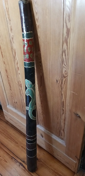 Didgeridoo mit traditioneller Bemalung