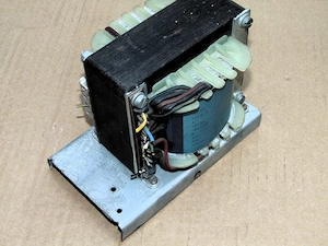 Trafo, 220 V + 5 %, 15 V   5 A, 18 V   0,1 A, 20 - 22 - 24 V   4 A 