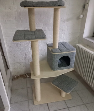 Katzenkratzbaum mittelgroß