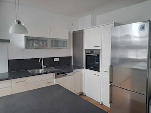 Moderne, hochwertige und sehr gepflegte Einbauküche von Reddy Bild 3