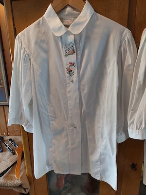 Trachten Landhausmode 2 Blusen Gr. 46 Kurzarm