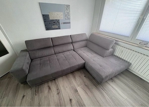 Moderne Eckcouch grau inkl. Motor-Vorziehbank (elektrisch) & USB   HARDECK