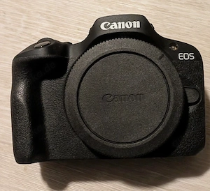 Canon EOS R100 24,1 MP Spiegellose Systemkamera - Kit mit 18-45mm Objektiv