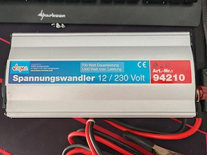 Spannungswandler, nie benutzt 700 1400 Watt, 12 230 Volt