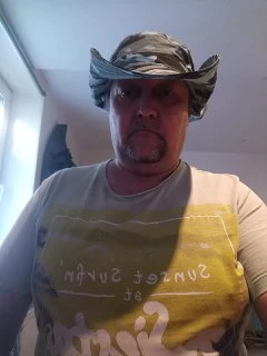 Hingebungsvolle Frau gesucht 18+-21