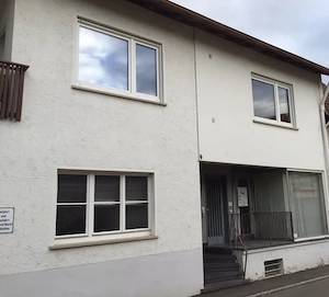 Große Wohnung mit Lager Werkstatt Laden