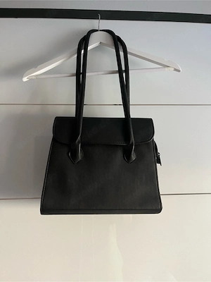 Handtasche schwarz mit langen Henkeln