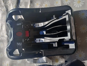 Babyschale und Basis für's Auto
