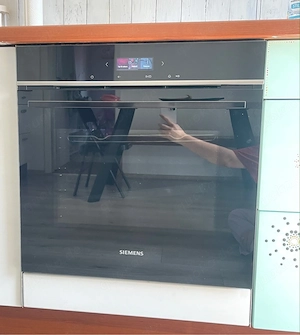 Siemens iQ700 Einbaubackofen (Modell HB734G1B1).