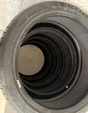 4 x MICHELIN Pilot Sport 4S 255 40ZR21 + NEU 