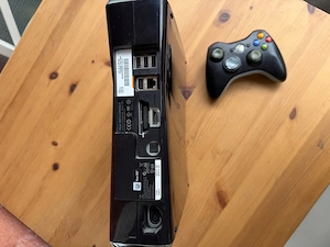 Xbox 360 Konsole Schwarz + Controller | Sehr guter Zustand