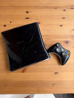 Xbox 360 Konsole Schwarz + Controller | Sehr guter Zustand