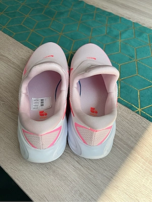 NEU Nike Revolution 8 EasyOn Sneaker Gr. 42 Pink