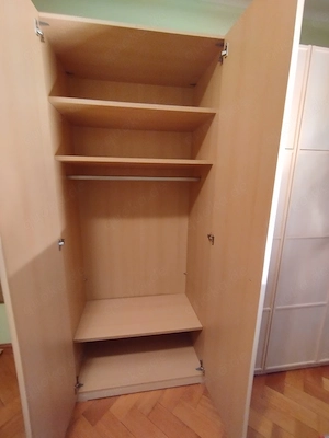 Kleiderschrank in einem sehr guten Zustand (kaum benutzt) Bild 9