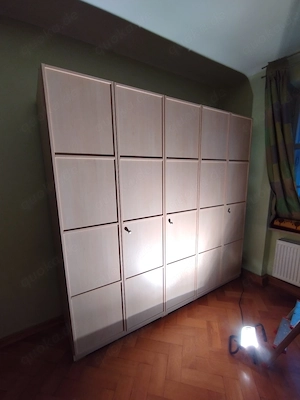 Kleiderschrank in einem sehr guten Zustand (kaum benutzt) Bild 10