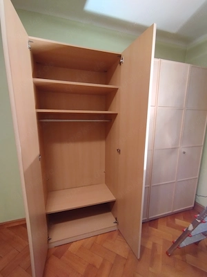 Kleiderschrank in einem sehr guten Zustand (kaum benutzt) Bild 6