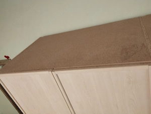 Kleiderschrank in einem sehr guten Zustand (kaum benutzt) Bild 7