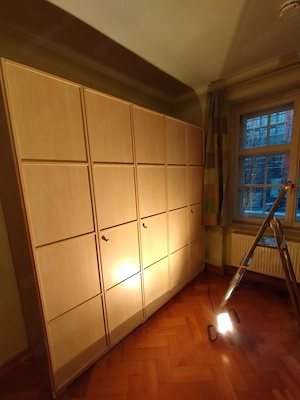Kleiderschrank in einem sehr guten Zustand (kaum benutzt) Bild 8