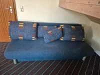 Anzeige Verkaufe ein gebrauchtes Schlafsofa (Bettsofa) in Blau.