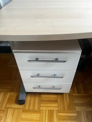 Schöner Eckschreibtisch mit Schrankmodul Bild 3