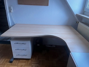 Schöner Eckschreibtisch mit Schrankmodul Bild 2
