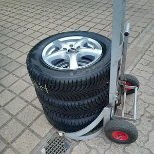 1 Satz Winterreifen auf Alufelgen  Bild 3