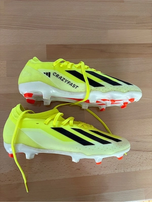 Neuwertige Kinder Herren Fussballschuhe Marke Adidas X Crazyfast Grösse 40 1 2