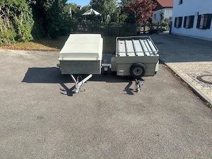 2 Anhänger mit originalen papieren und Abdeckungen