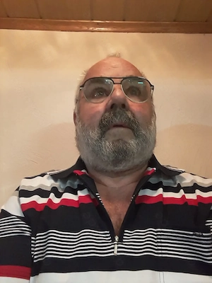 Einsamer Urlauber sucht Kuschelsex zum entspannen.