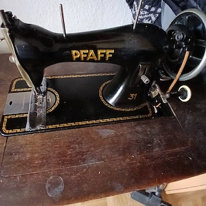 verkaufe ein  NÄHMASCHINE  pfaff
