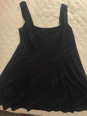 schwarzes kleidchen 