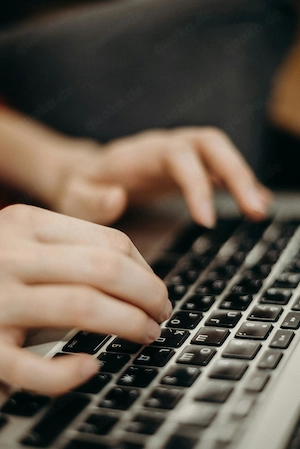 Arbeiten vor der Cam oder als Chatterin auf einem Dating- Flirtportal