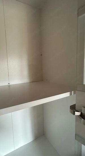 sehr gut erhaltener weißer Hochglanzschrank-Vitrine Bild 5