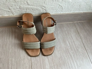 Sandalen von Caprice