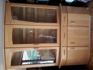 Esszimmerschrank mit Beleuchtung