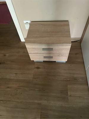 kleines nachtschränkchen